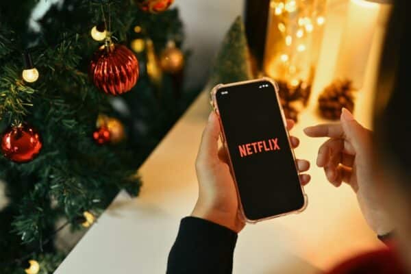 Top 3 séries à binge-watcher en streaming pendant les fêtes de fin d’année