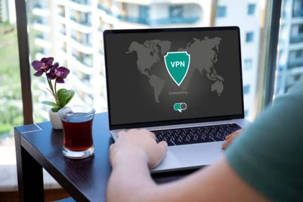Découvrez notre guide pratique pour installer et utiliser un VPN en seulement 4 étapes !